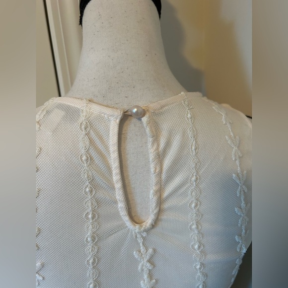 Elegant Cream Lace high neck Dress - Picture 5 of 6